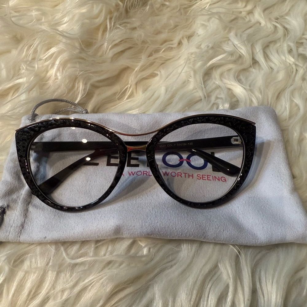 Elegant Black Cat-Eye Glasses